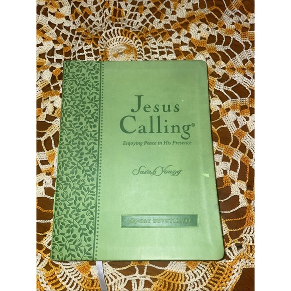 Other - Jesus Calling 365 Day Devotional Sarah Young Faux Green Leather Comfort Print